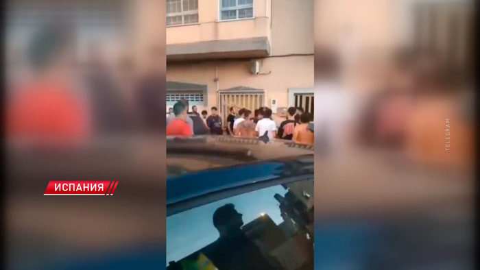 В Испании столкновения с мигрантами переросли в массовые ожесточённые бои