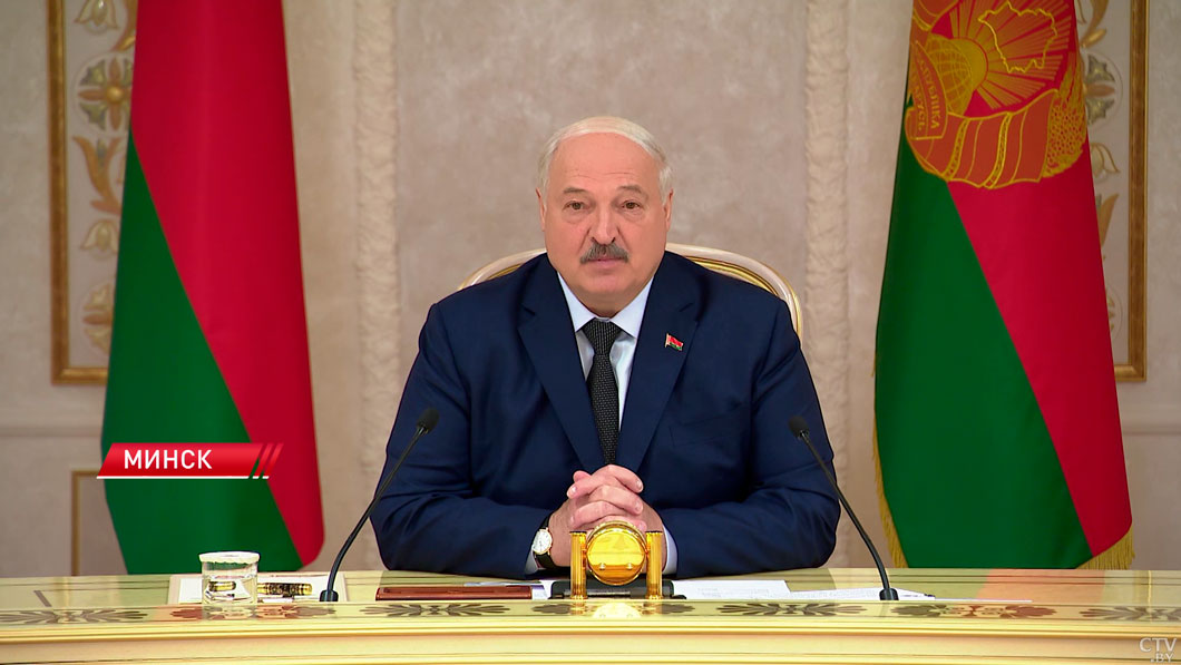 Мы расширяем своё присутствие там, где нас хотят видеть! Лукашенко встретился с губернатором Самарской области-4
