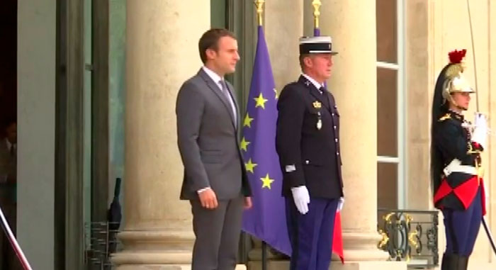 Рейтинги президента и премьера-министра Франции упали до рекордного уровня