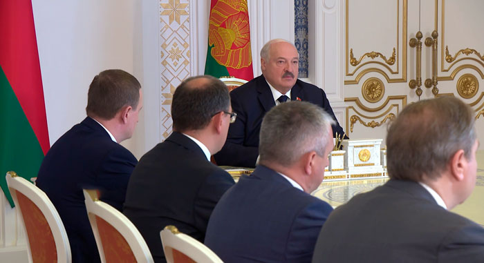 Лукашенко требует от нефтяников наращивать разведку и осваивать новые месторождения
