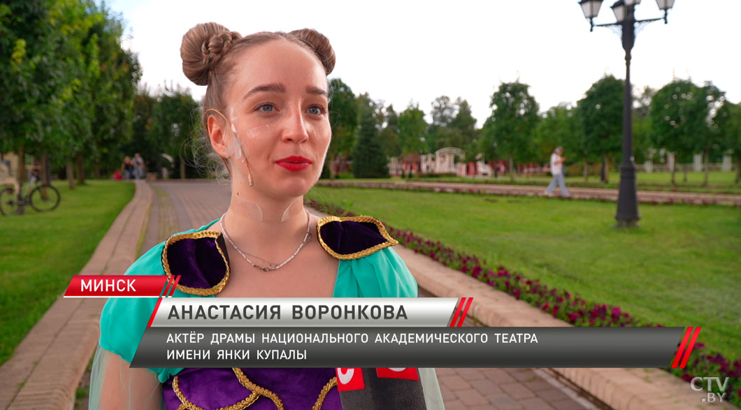 Под открытым небом! Купаловский театр показал в Минске сказку «Гісторыя шакаладнага дрэва»-6