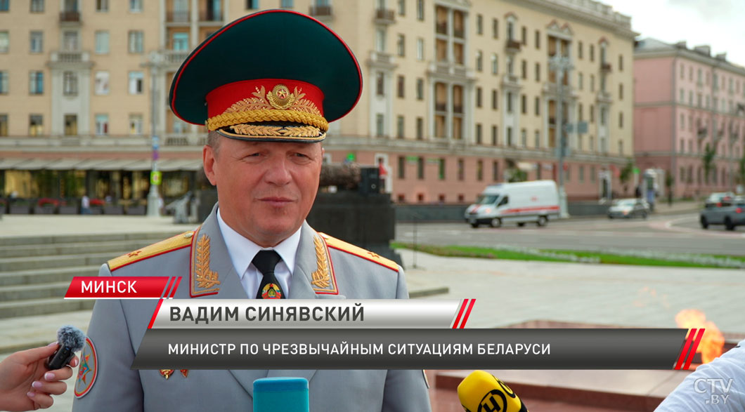В память о героях ВОВ! На площади Победы возложили цветы в честь Дня пожарной службы-4