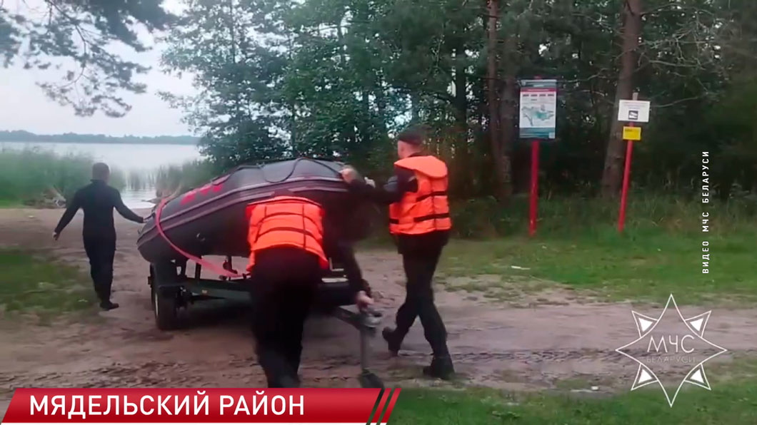 Спасатели оказали помощь рыбакам на озере в Мядельском районе-2