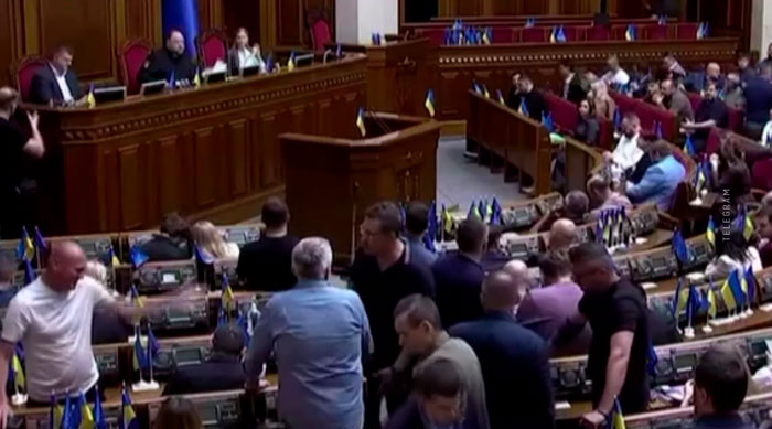 Верховная рада Украины приняла закон, который восстанавливает независимость НАБУ и САП