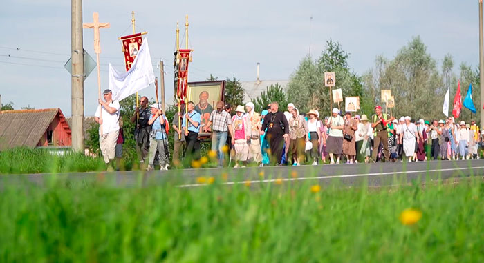 Сотни верующих отправились в крестный ход из Витебска в Смоленск Сотни верующих отправились в крестный ход из Витебска в Смоленск