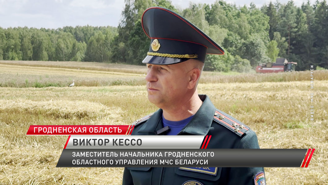 С двойной миссией! 32 сотрудника МЧС участвуют в сборе урожая в Гродненской области-6