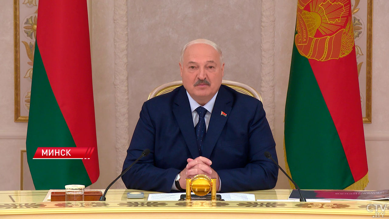 Лукашенко назвал станкостроение одним из важных направлений для Беларуси и России-4