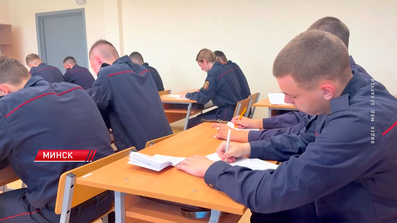 Курс молодого бойца – базовые профессиональные навыки в Академии МВД осваивают свыше 400 новобранцев-2