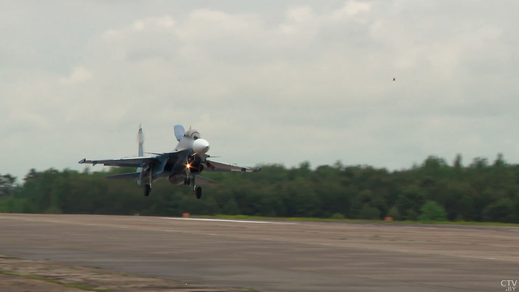 Очередная партия самолётов Су-30СМ2 прибыла в Беларусь-2