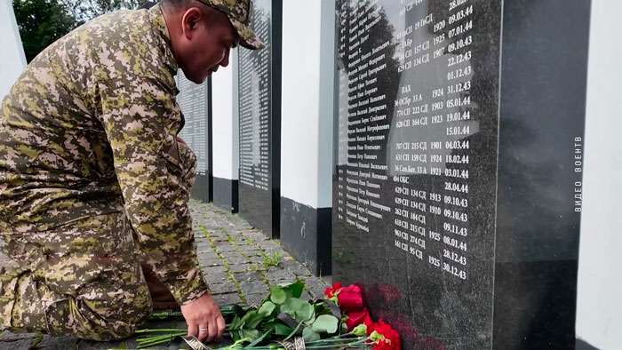 Военный медик из Кыргызстана почтил память прадеда, погибшего в боях за освобождение Беларуси