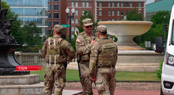 Власти США намерены направить в Чикаго и Балтимор бронетехнику для борьбы преступностью