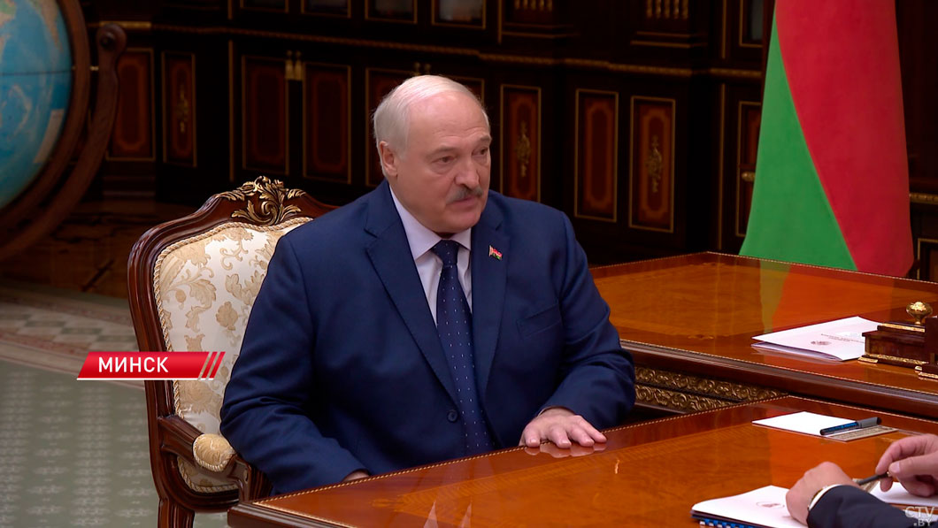 Работа с избирателями и международная деятельность – Лукашенко принял с докладом Сергеенко-4