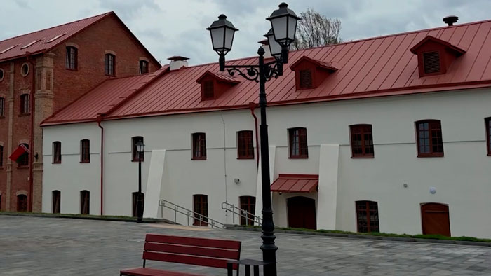 Лукашенко посещает реконструированный комплекс «Лошицкий» Лукашенко посещает реконструированный комплекс «Лошицкий»