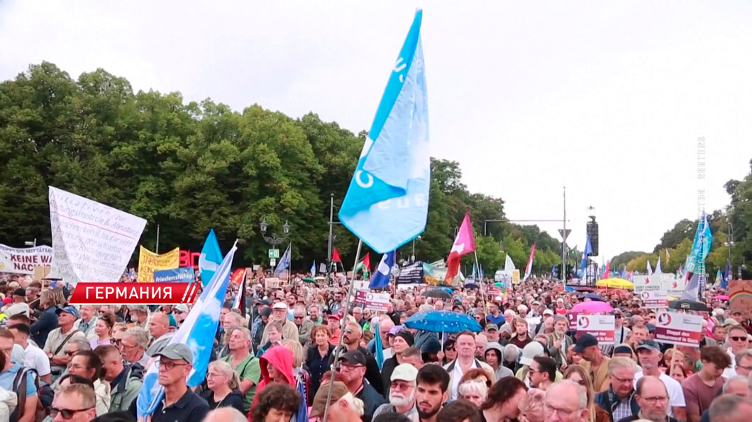 В Берлине прошла масштабная акция протеста против политики властей-2