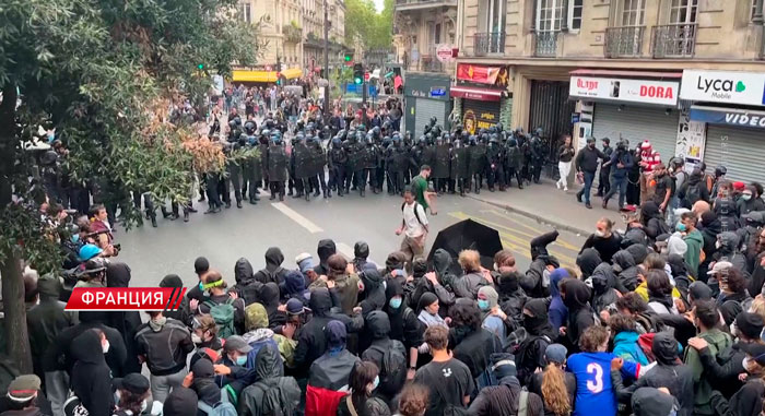 Броневики и водомёты – власти Франции готовятся к общенациональной акции протеста Броневики и водомёты – власти Франции готовятся к общенациональной акции протеста