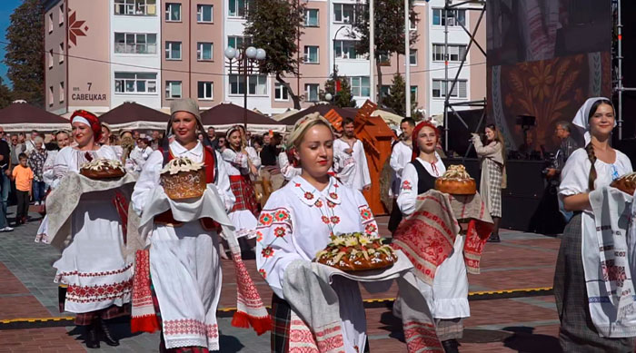 Подворья, концерты и фуд-корты! В Волковыске празднуют «Дажынкi»