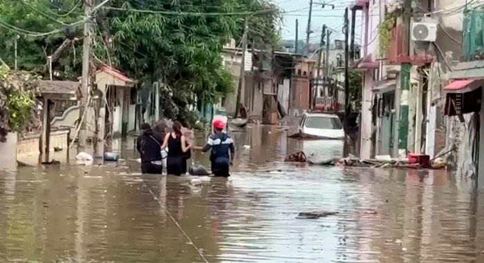Число жертв наводнений и оползней в Мексике возросло до 40 человек