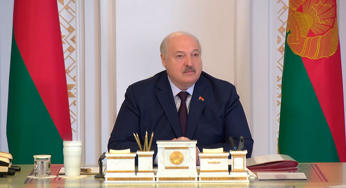 Лукашенко поручил поднять отечественную лёгкую промышленность на более высокий уровень
