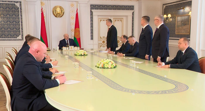 Лукашенко: умирай, но Академия управления должна быть лучшей в стране! Лукашенко: умирай, но Академия управления должна быть лучшей в стране!