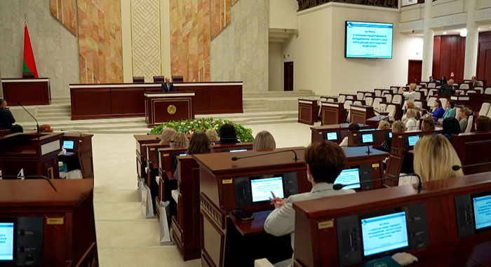 Игорь Сергеенко провёл встречу с представителями многодетных семей