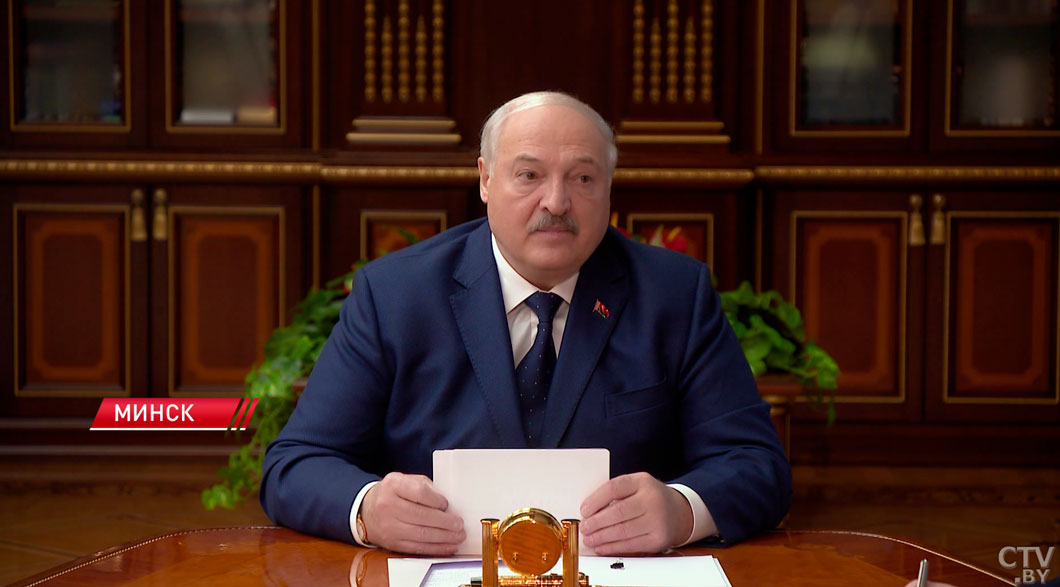 Лукашенко: снятие санкций США не освободило «Белавиа» от глупых обязательств-4