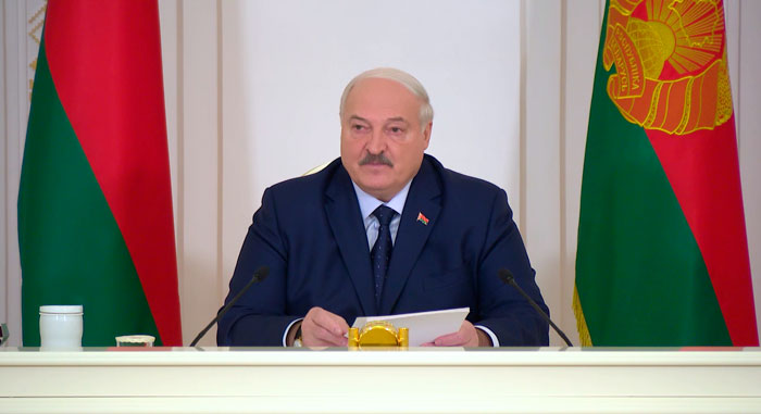 Не надо разбрасываться деньгами, которых у вас нет! Лукашенко о строительстве новых объектов