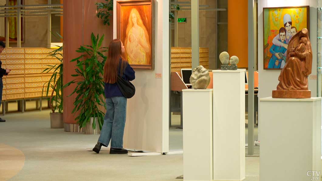 Трогательность и неугасаемое тепло – побывали на выставке, посвящённой семье-16