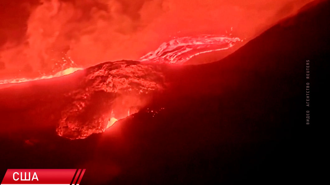 Гавайский вулкан выбросил фонтаны лавы на высоту 30 метров-2