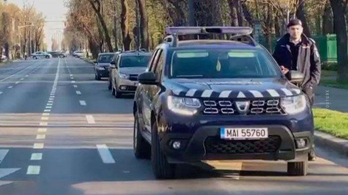 В Бухаресте мужчина на автомобиле пытался протаранить ворота российского посольства