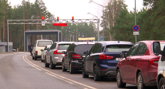 Очередь из легковушек на границе с Польшей выросла в шесть раз