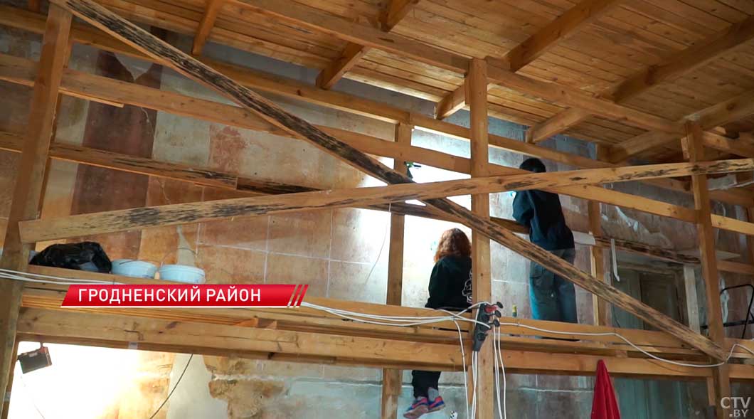 Техника XVIII века – во Дворце Воловичей обнаружили картины с более чем 200-летней историей-10