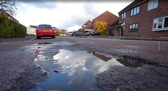 Жители графства Оксфордшир будут ждать ремонта дороги 103 года Жители графства Оксфордшир будут ждать ремонта дороги 103 года