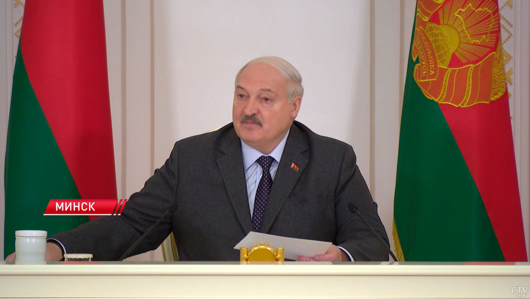 Людям нужен конкретный и понятный документ! Лукашенко представили два варианта программы пятилетки-4