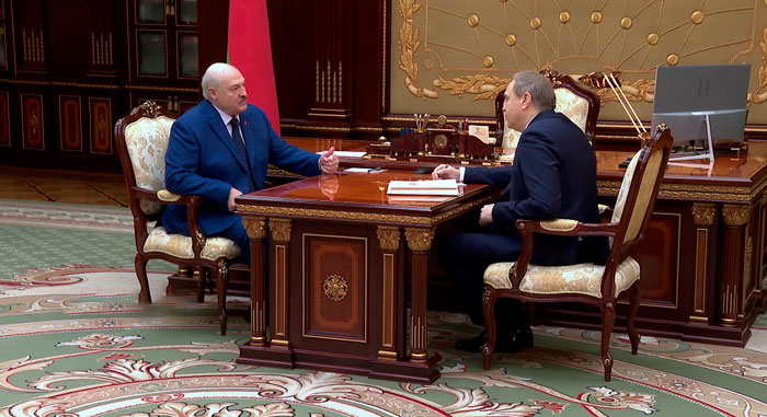 Готов содействовать, но нужен результат! Лукашенко о зарплатах учёным