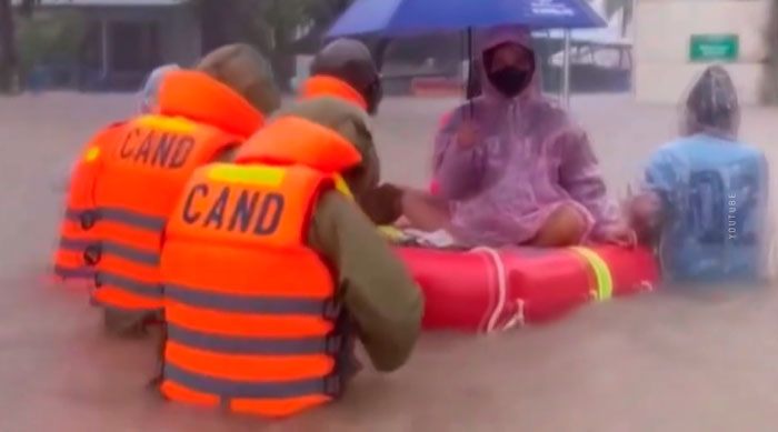 Во Вьетнаме из-за наводнений и оползней погибли 90 человек