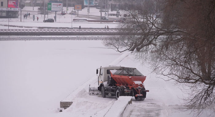 Для уборки снега в Минске задействовано более 1,5 тыс. работников ЖКХ