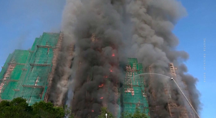 В Гонконге загорелся жилой комплекс – есть жертвы