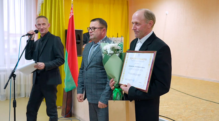 Министр МЧС наградил жителя Горецкого района, спасшего на пожаре двоих детей 