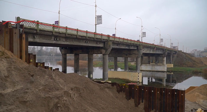 В Бресте продолжается реконструкция моста через реку Мухавец
