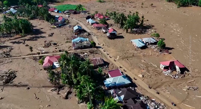 Свыше 600 человек погибли в результате наводнений и оползней в Индонезии