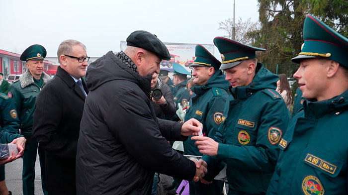 Спасателям Гродненской области вручили ключи от арендных квартир