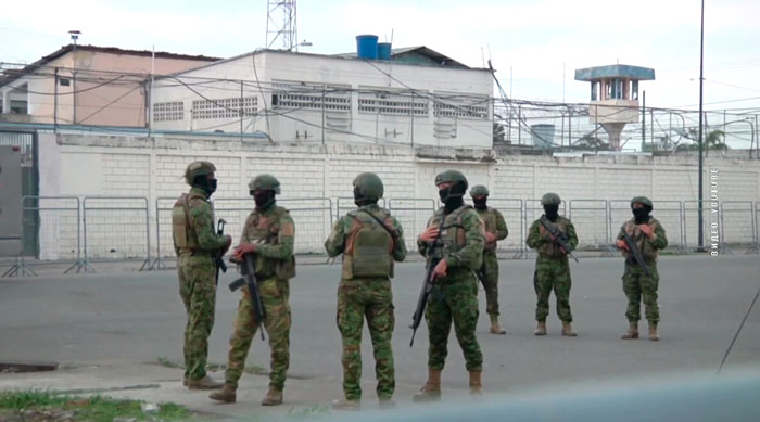 В Эквадоре полиция сообщила о гибели 13 человек в тюрьме на юго‑западе страны В Эквадоре полиция сообщила о гибели 13 человек в тюрьме на юго‑западе страны