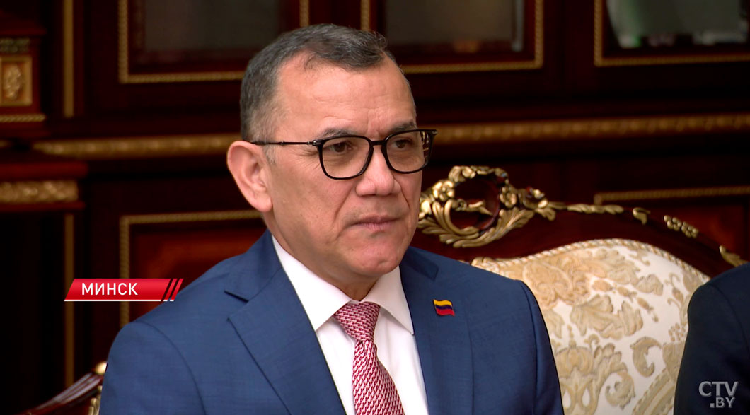 Лукашенко провёл встречу с Чрезвычайным и Полномочным Послом Венесуэлы в России-2 Лукашенко провёл встречу с Чрезвычайным и Полномочным Послом Венесуэлы в России-2