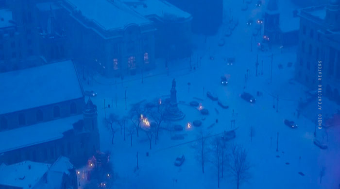 Снегопад накрыл США: тысячи пассажиров застряли в аэропортах