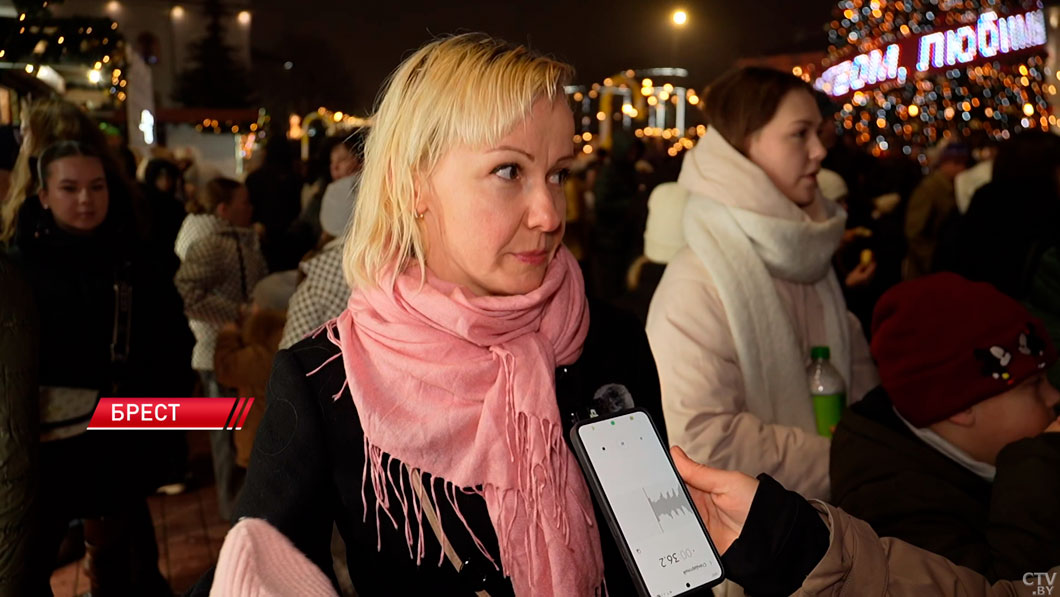 Шествие новогодних персонажей и ярмарки с ароматными угощениями! Какая атмосфера царит на улицах Беларуси?-6