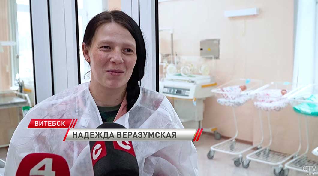 В Витебске поздравили женщин, родивших накануне Нового года-2