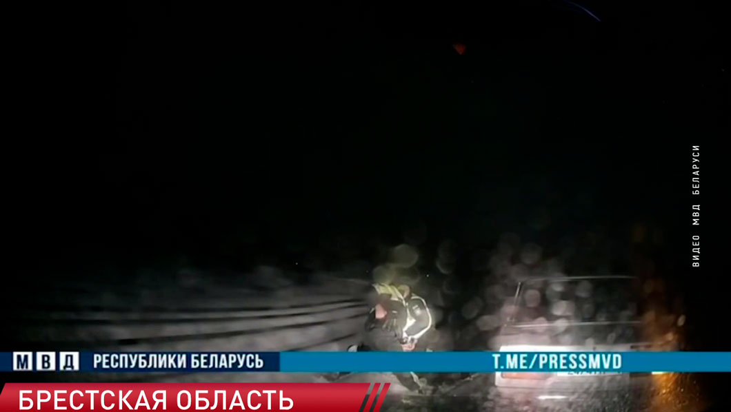 В Брестской области пьяного бесправника останавливали с использованием оружия-2