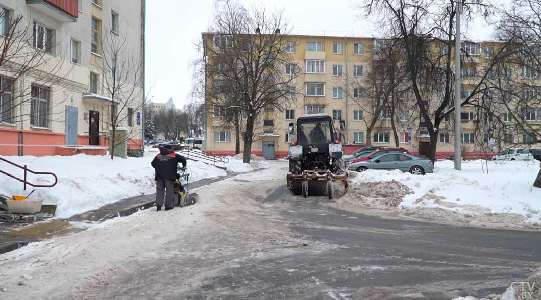 Январь показал настоящую зиму – как справляются с уборкой снега коммунальные службы-5