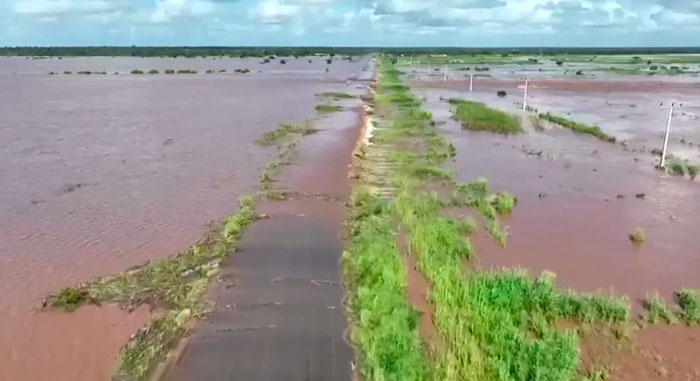 В Мозамбике сильные дожди оставили тысячи людей в западне