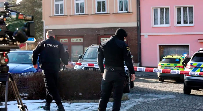 В Чехии продолжается расследование нападения: погиб один человек, ещё шестеро получили ранения В Чехии продолжается расследование нападения: погиб один человек, ещё шестеро получили ранения